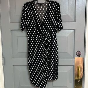 Banana Republic 3/4 Short Sleeve Black & Cream Floral Print Front Gathered Dress